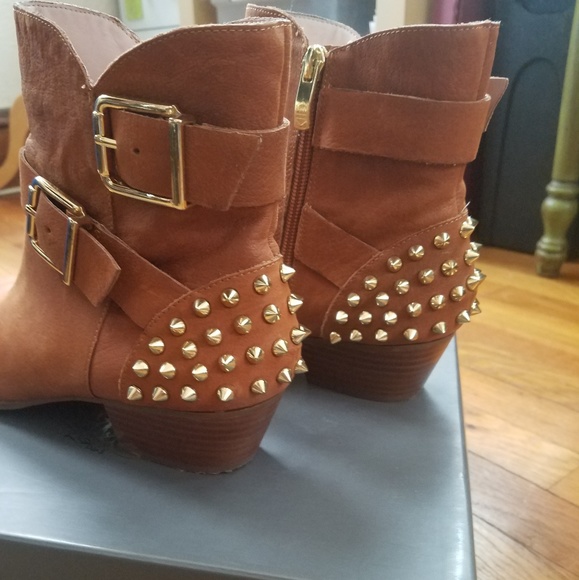 Vince Camuto Macey Stud Ankle Bootie - Picture 3 of 6